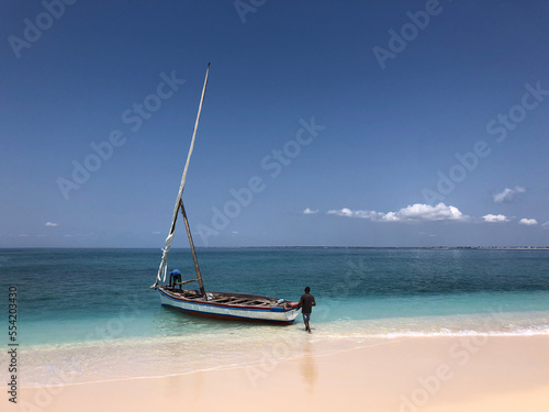 Dhow boat on the beach, Mozambique © Kaori