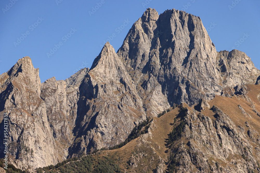 Majestätische Alpenlandschaft mit Sasso Manduino (2888m, Bernina-Alpen); Blick von Südwesten (Foppaccia)