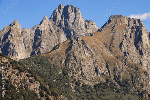 Majestätische Gipfel der westlichen Bernina Alpen; Blick von Süden (Foppaccia) auf Sasso Manduino (2888m) und Cima del Carve (2601m)