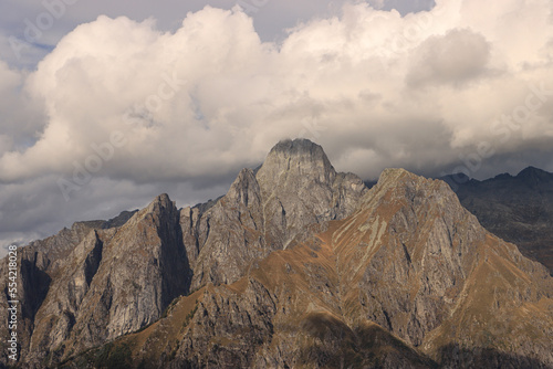 Riesen der südwestlichen Bernina-Alpen; Sasso Manduino (2888m) und Cima del Cavre (2601m), Blick vom Monte Bassetta