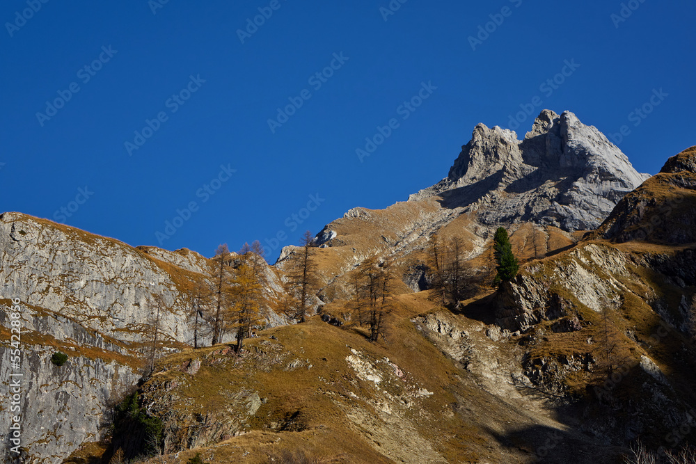 Fototapeta premium Alperschontal im Herbst.
