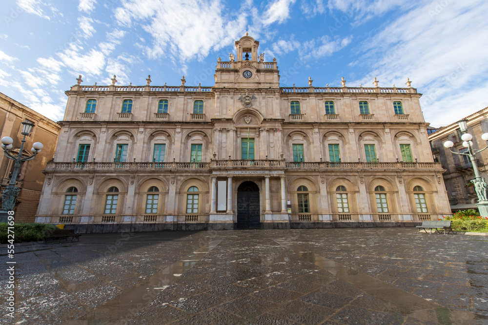 Obraz premium The historical building of the University the oldest university in Sicily, the academic nickname Siculorum Gymnasium