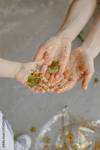 Fototapeta Naklejka Na Ścianę i Meble -  Hands of mom and child on holiday