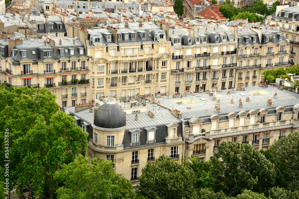 Vue sur les toits de Paris dans le 7ème arrondissement  - obrazy, fototapety, plakaty 
