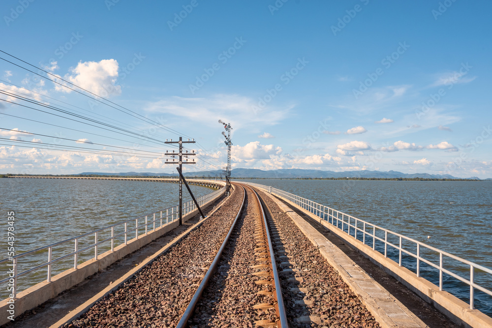 Fototapeta premium railroad crossing the river