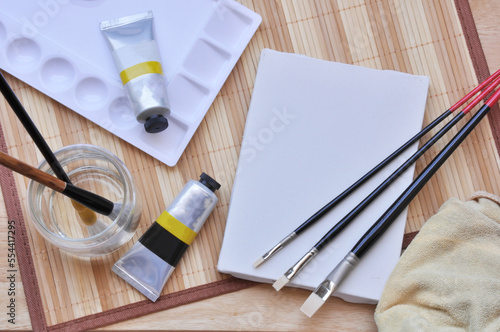 acrylic painting brush and blank canvas 