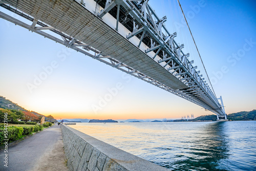 田土浦公園から見た早朝の秋の瀬戸大橋 岡山県倉敷市 Seto Ohashi Bridge in early autumn seen from Tadonotsuchiura Park. Okayama Prefecture, Kurashiki city.