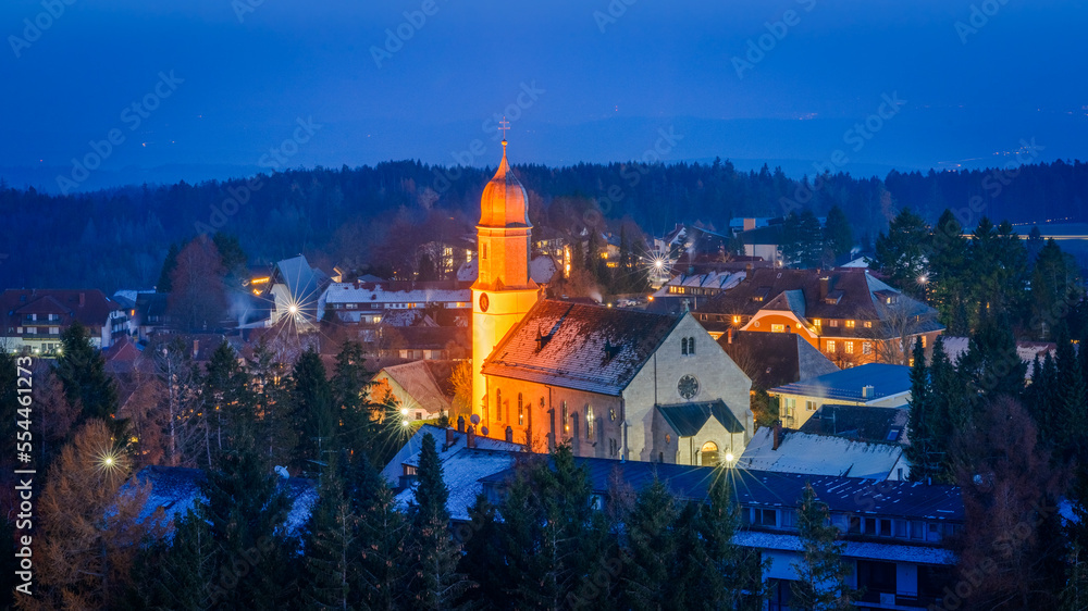 Kirche in Höchenschwand zur blauen Stunde