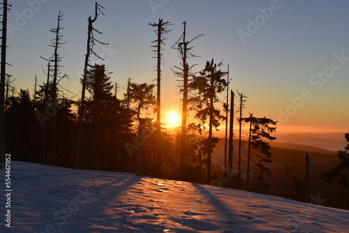 Wschód słońca na Turbaczu, poranek w górach, śnieg, zima, mróz,  photo