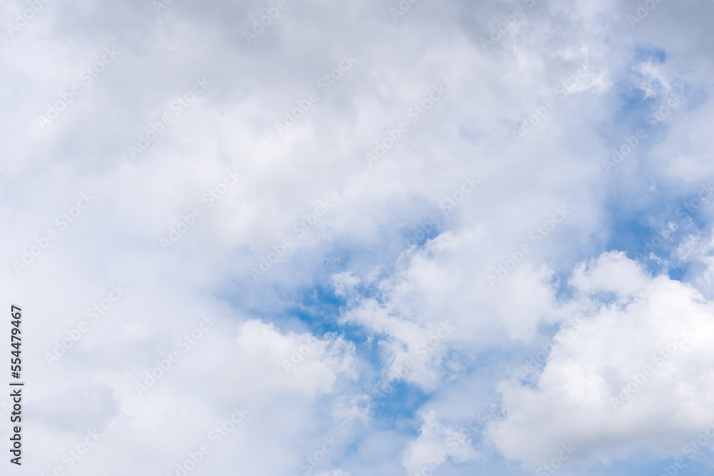 Obraz premium Clouds in the blue sky