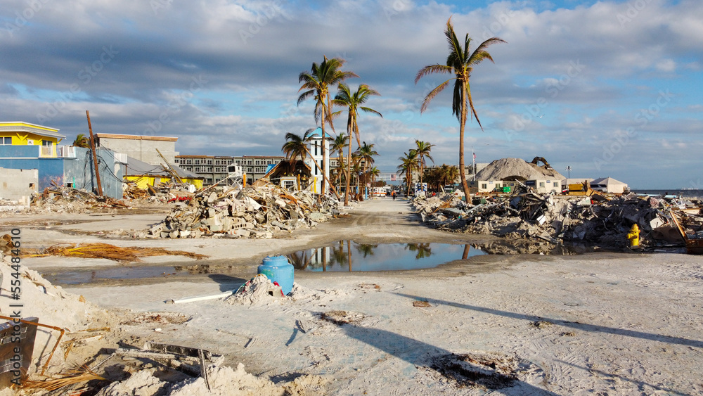 Obraz premium A month after Hurricane Ian brought historic winds and storm surge to the island of Fort Myers Beach, rubble still sits in piles near the shore. 