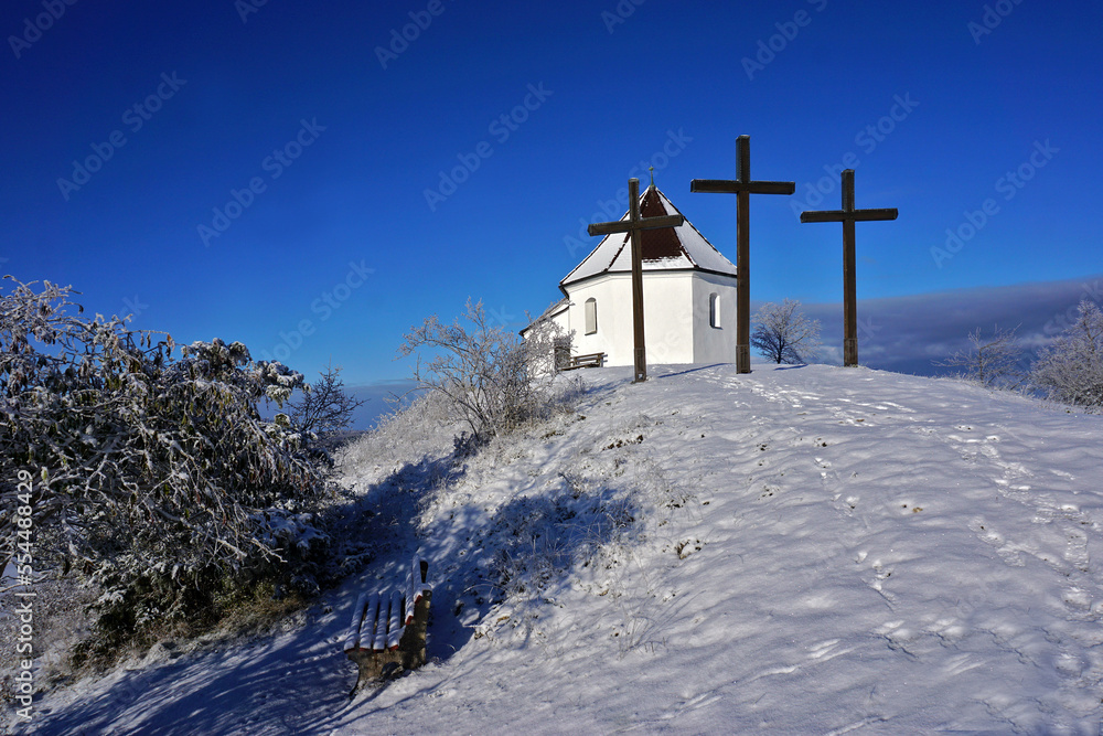 Fototapeta premium Salmendinger Kapelle; St. Anna Kapelle; auf dem Kornbühl; Schwäbische Alb; Baden Württemberg; Deutschland
