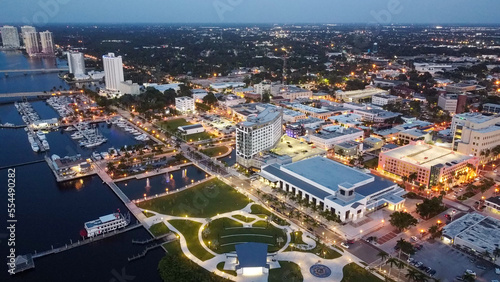 Valokuva Downtown Fort Myers, FL at sunset