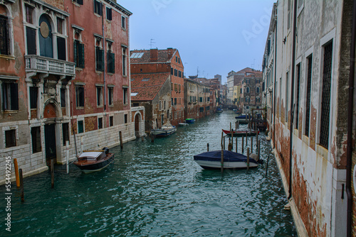 Canale di Venezia con marche ormeggiate (Veneto, Italia) © Ale.Ciampichetti