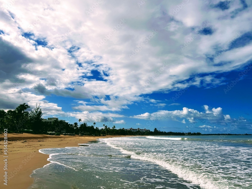 Fototapeta premium A Blue Caribbean Afternoon on the Puerto Rico Coast