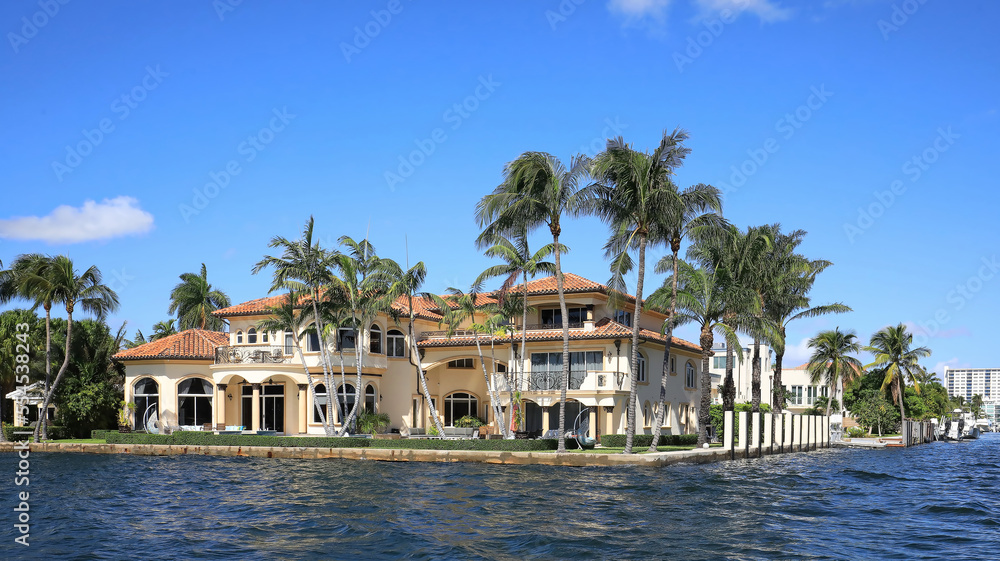 Beautiful corner waterfront home in Fort Lauderdale, Florida, USA. - obrazy, fototapety, plakaty 