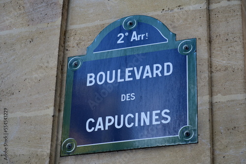 Boulevard des Capucines. Plaque de nom de rue. Paris.
