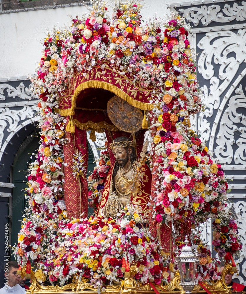 Obraz premium The image of The Lord Holy Christ of the Miracles at the procession in His honour in Ponta Delgada