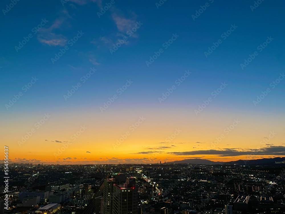 Naklejka premium sunrise over the city