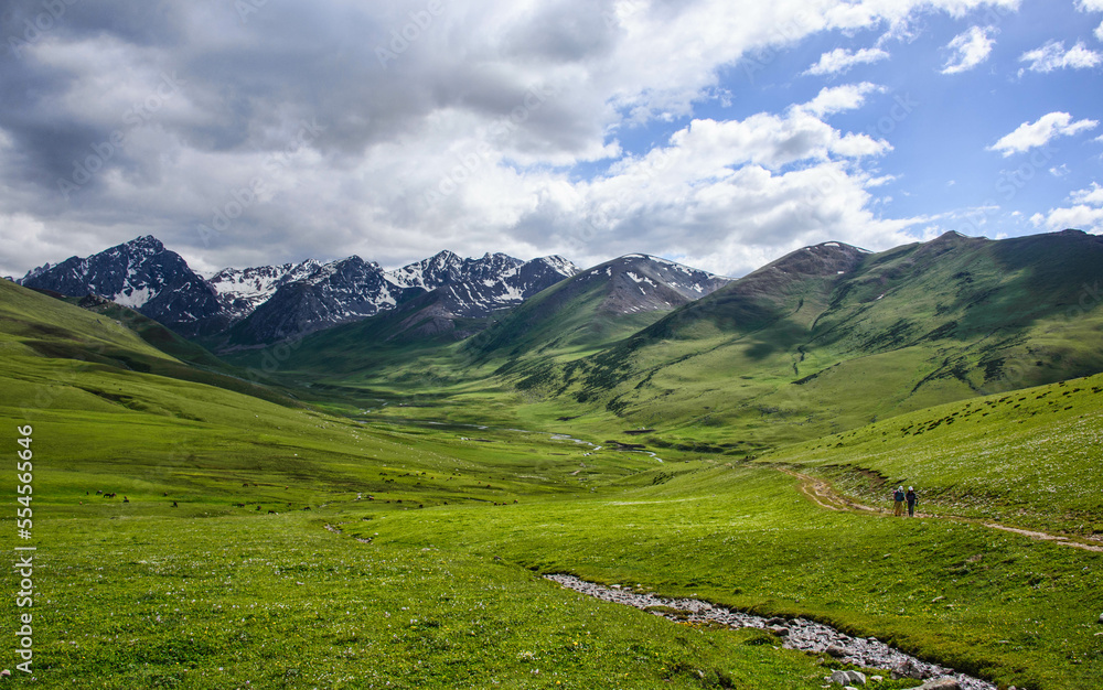 Φωτογραφία Verdant alpine scenery on the Keskenkija Trek, Jyrgalan, Kyrgyzstan