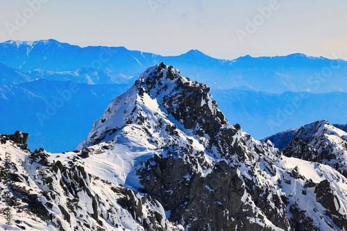 木曽駒ヶ岳から眺めた冠雪の宝剣岳
