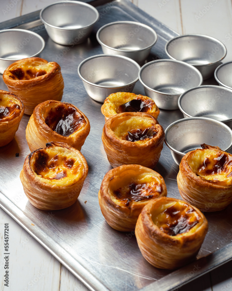 Delicious egg tart on tray, Portugese custard egg tart or Pastel de nata, Hong Kong tart egg straight out from oven. Delicious egg tart on tray, Portugese custard egg tart or Pastel de nata, Hong Kong tart egg straight out from oven.