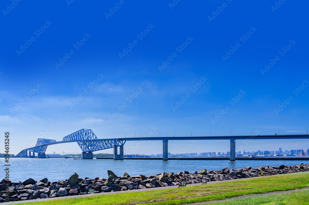 Fototapeta premium 東京ゲートブリッジ は 東京港 の入口に掛かる 海上橋 【 東京 の 風景 】