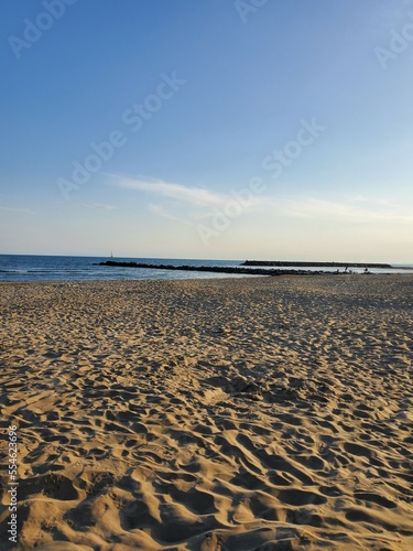 Vacance à la mer, avec plage de sable.
