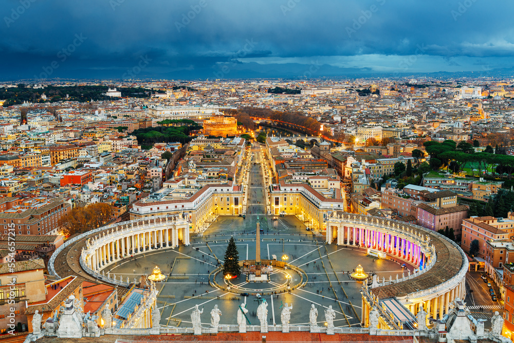 Obraz premium Vatican City Overlooking St. Peter's Square