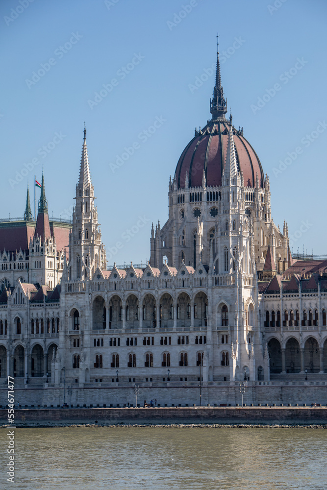 Fototapeta premium budapest parliament building at sunny day