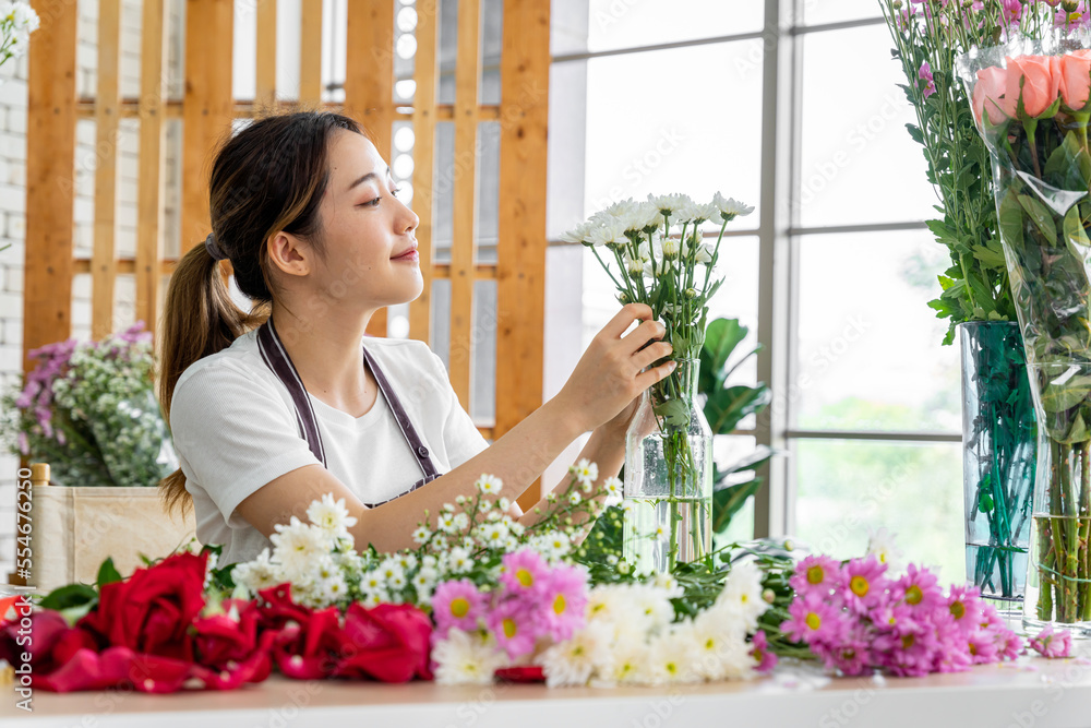 female florists Asians are arranging flowers for customers who come to order them for various ceremonies such as weddings, Valentine's Day or to give to loved ones.