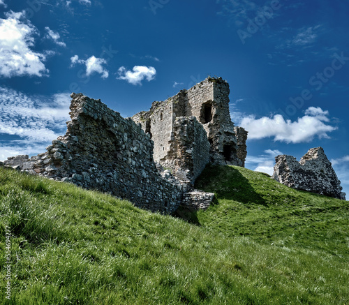 Duffus Castle is situated on the Laich of Moray  a fertile plain that was once the swampy foreshore of Spynie Loch. 