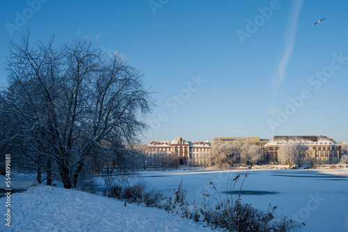 Der zugefrorene Kleiner Kiel in der Innenstadt nach einem Schneefall im Dezember