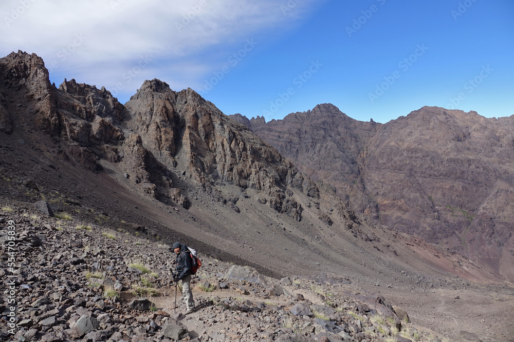 La grande traversée de l’Atlas au Maroc, 18 jours de marche. Ascension du Toubkal (4167m), plus haut sommet de l'Afrique du nord La grande traversée de l’Atlas au Maroc, 18 jours de marche. Ascension du Toubkal (4167m), plus haut sommet de l'Afrique du nord