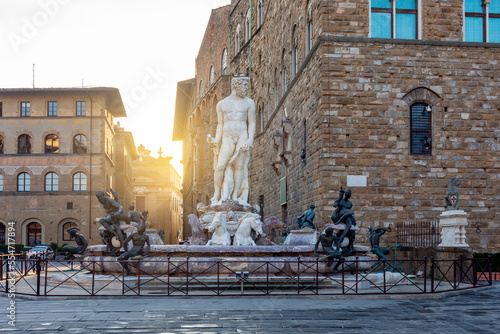Tableau sur toile Neptune fountain on Signoria square, Florence, Italy