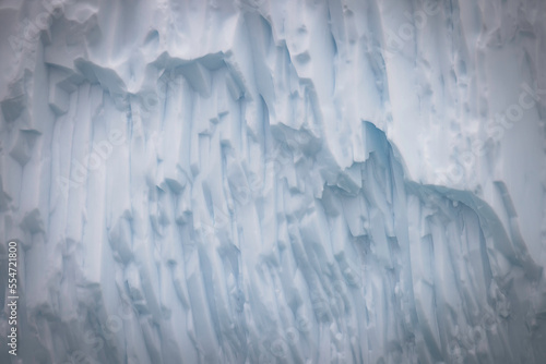 Fototapeta Naklejka Na Ścianę i Meble -  Grandes icebergs flotando sobre el mar, texturas y colores.