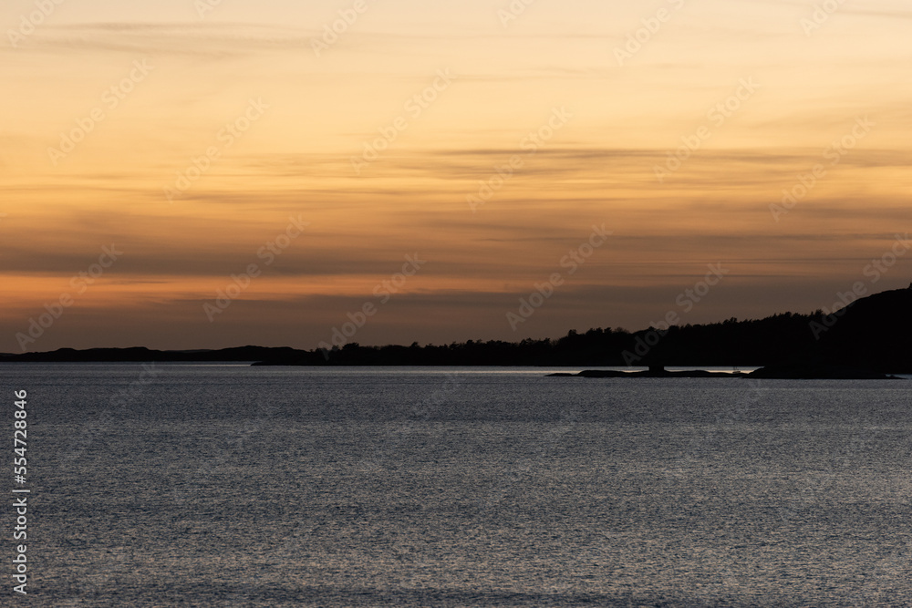 Naklejka premium Golden sunset by the coast.