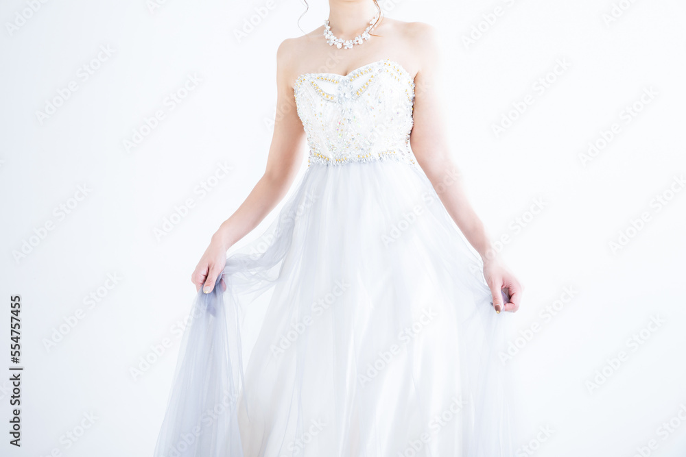 白いドレスを着た女性 dress 白いドレスを着た女性 dress