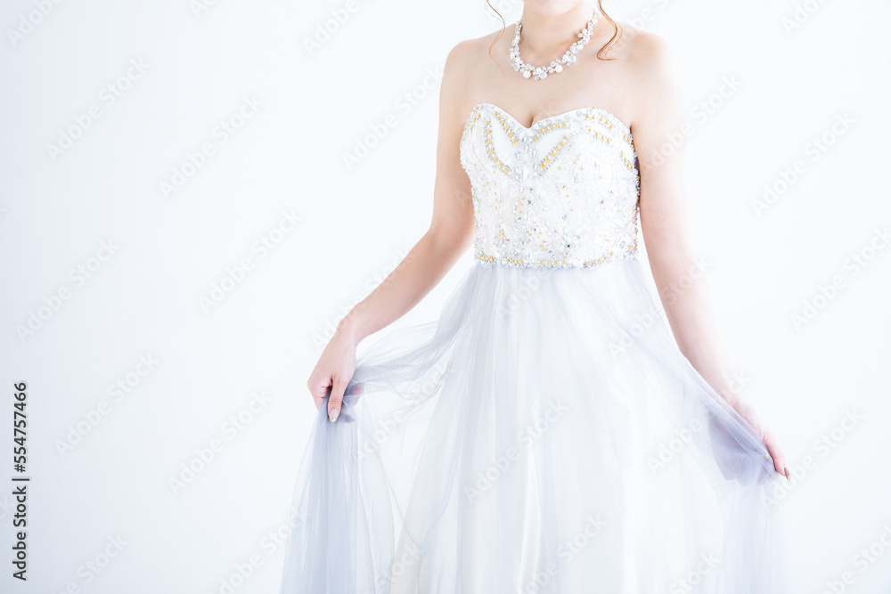 白いドレスを着た女性 dress 白いドレスを着た女性 dress