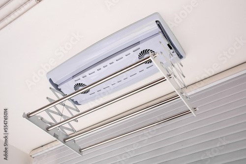 Φωτογραφία Clothes drying rack installed on the ceiling