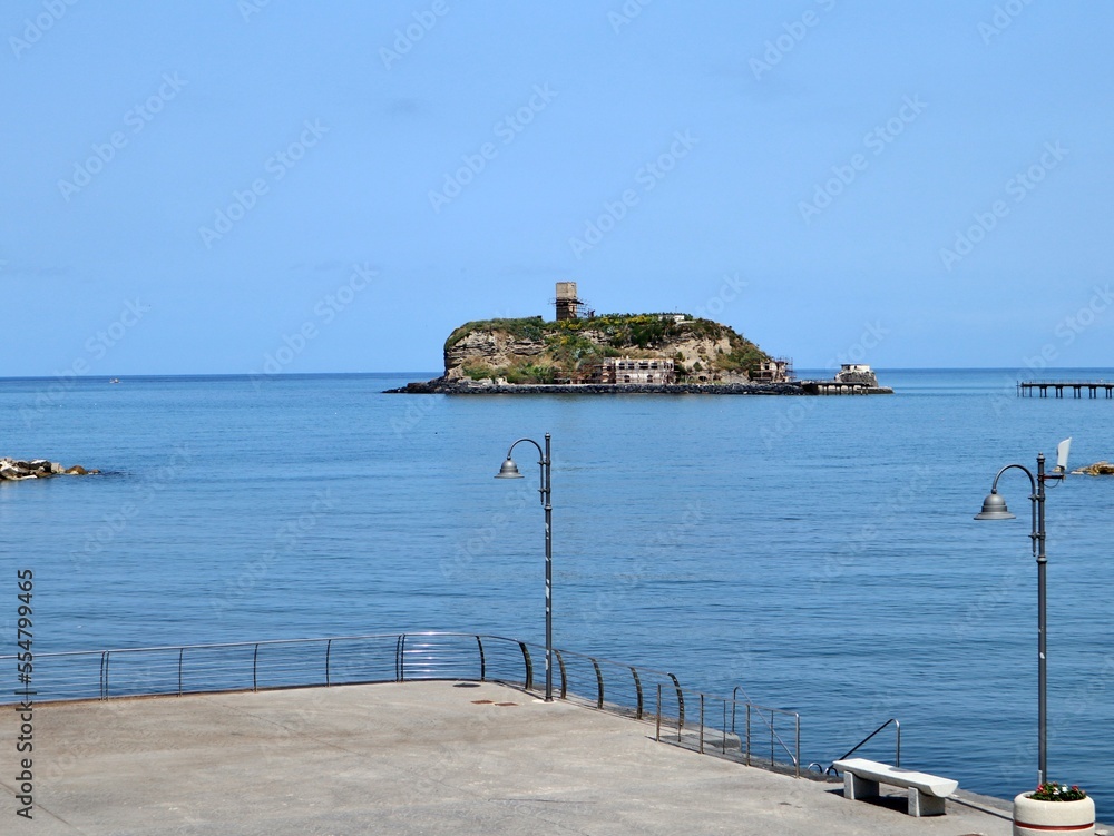 Monte di Procida - Isolotto di San Martino dal Porto di Acquamorta