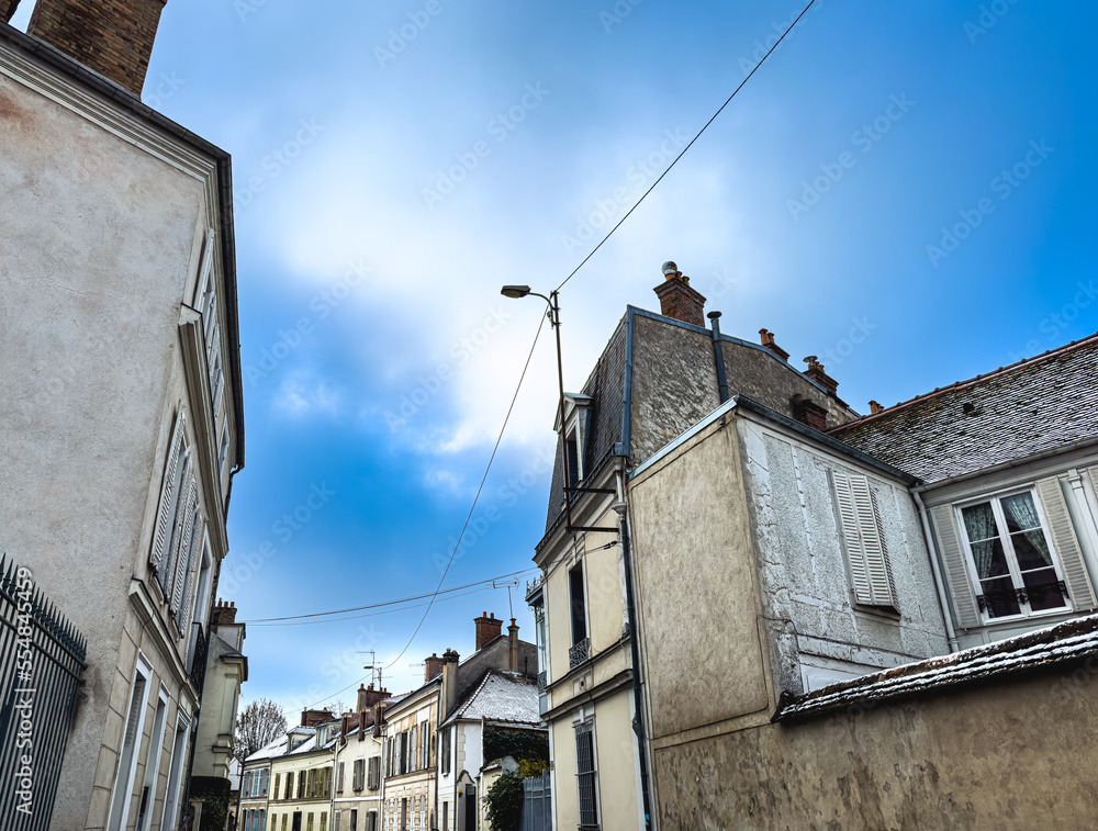 Obraz premium Street view of downtown Fontainebleau, France