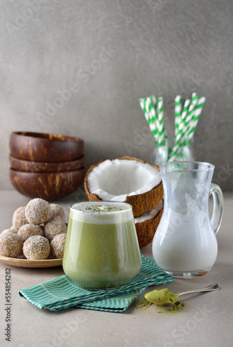 Latte matcha with coconut milk