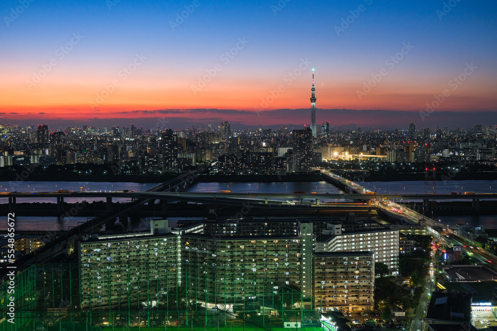 東京都江戸川区 タワーホール船堀展望室から見る夕日没の東京