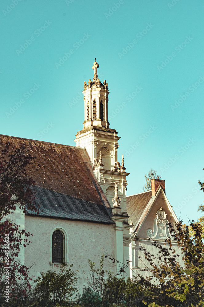 Obraz premium front view, medium distance of a gilded age, 1500's building, textured, cold and gray, against a late afternoon, autumn, blue sky
