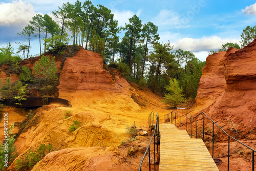 Photos Colorful former ochre quarries of the Apt valley, Vaucluse  region, France