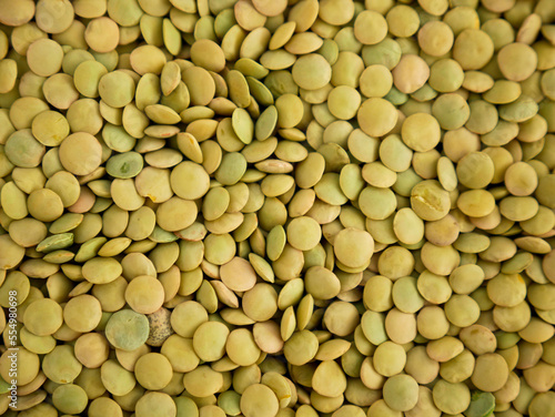 Obraz na płótnie dried green lentils, edible dried lentils, close-up green dried lentils, w salonie