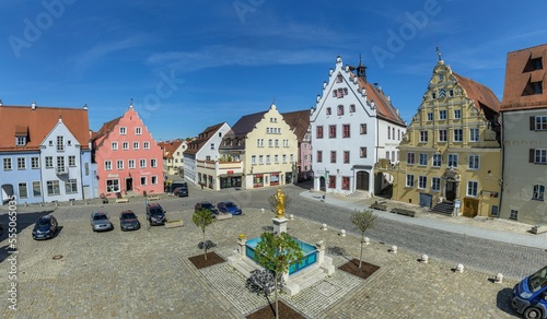 Der Marktplatz in der kleinen Stadt Wemding am Ries mit dem Marienbrunnen und dem historischen Rathaus photo