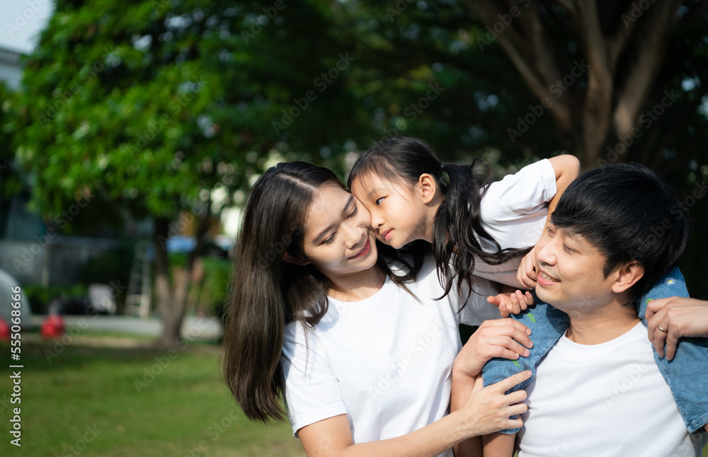 Vacation for a young family Spend this priceless time together playing on the village lawn. Vacation for a young family Spend this priceless time together playing on the village lawn.