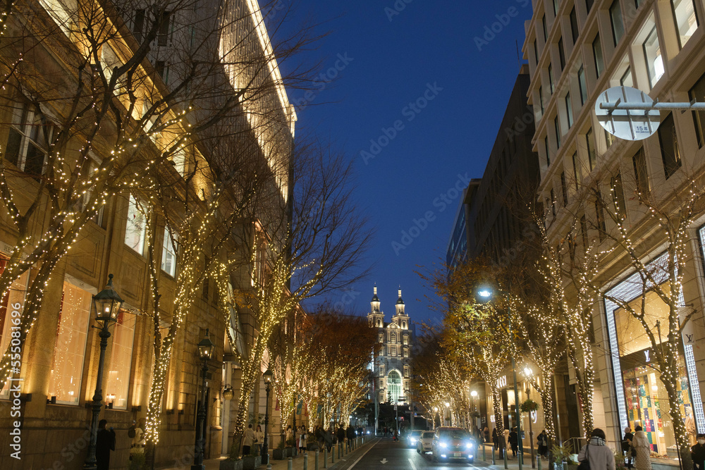 神戸の街がイルミネーションでキラキラ輝く12月。ブラックミストフィルターで夜景を幻想的に。神戸元町旧居留地にて撮影。 神戸の街がイルミネーションでキラキラ輝く12月。ブラックミストフィルターで夜景を幻想的に。神戸元町旧居留地にて撮影。